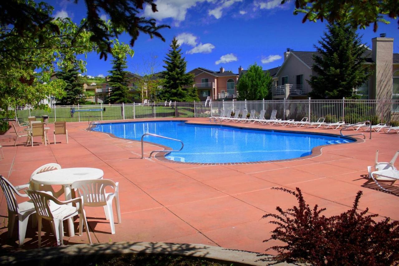 Tennis Court Condo ガーデンシティ エクステリア 写真