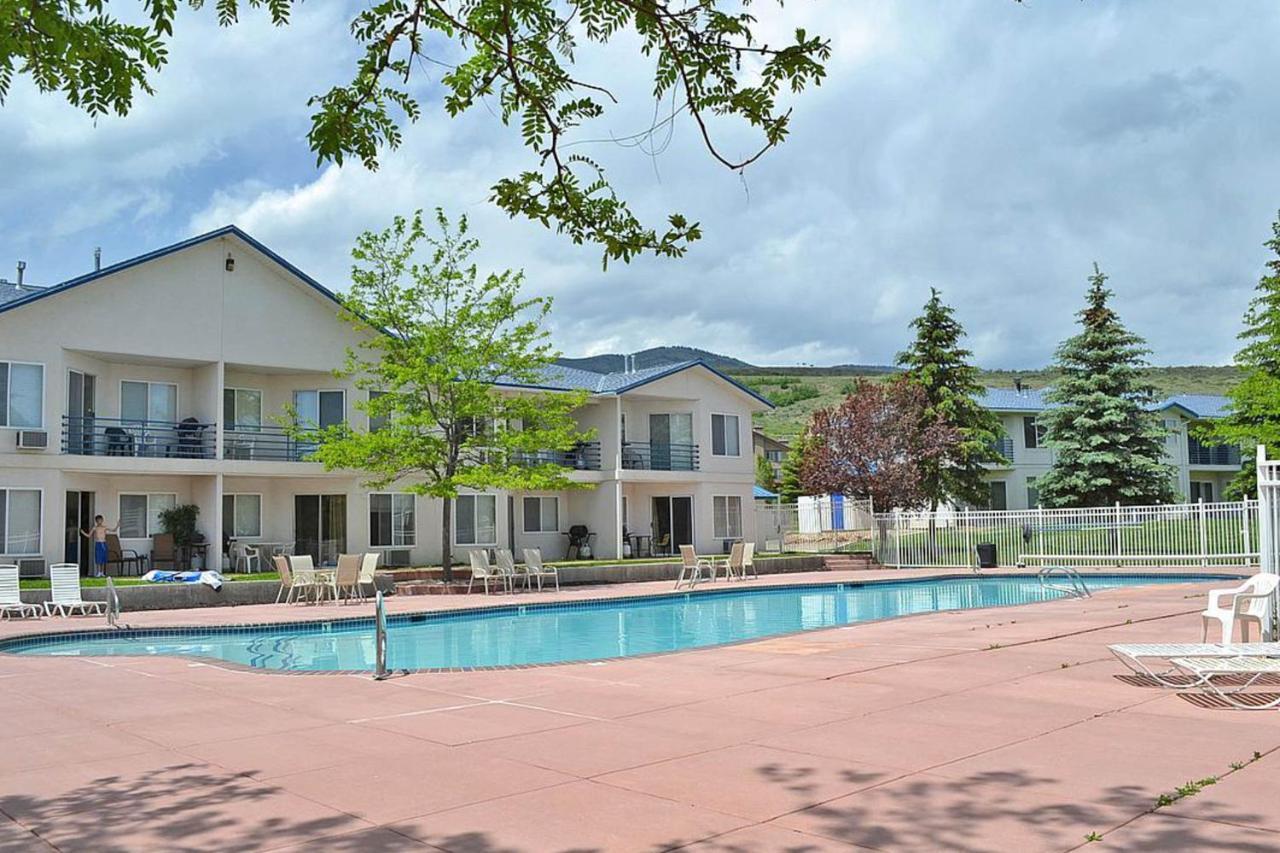Tennis Court Condo ガーデンシティ エクステリア 写真